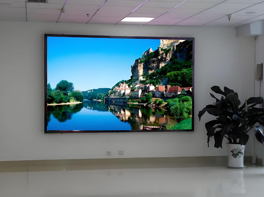 Painel LED P3 ultra fino para interiores com instalação montada na parede e brilho de 1200CD